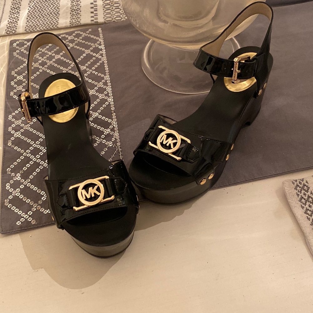 New Michael Kors, black patent shoes. Trimmed in gold, size 7.
